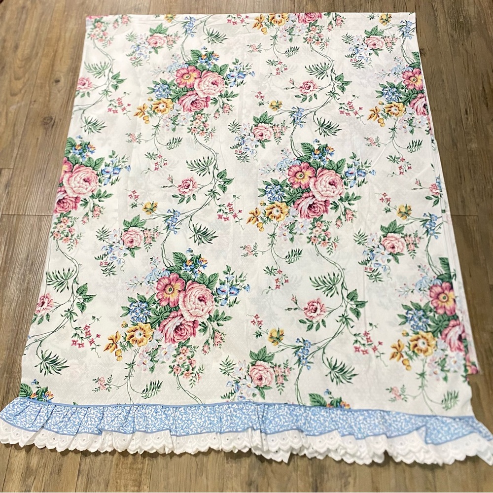 JC PENNEY Flat Sheet, Pillow Case, Fitted Sheet Ruffled White Eyelet Lace Floral